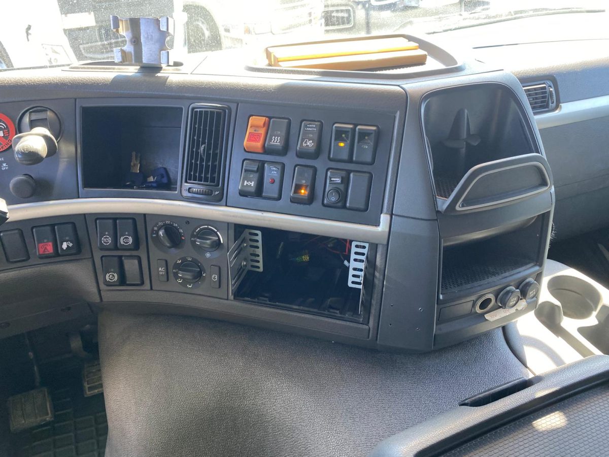 VOLVO FM-13 6x2 4800 - Image 18
