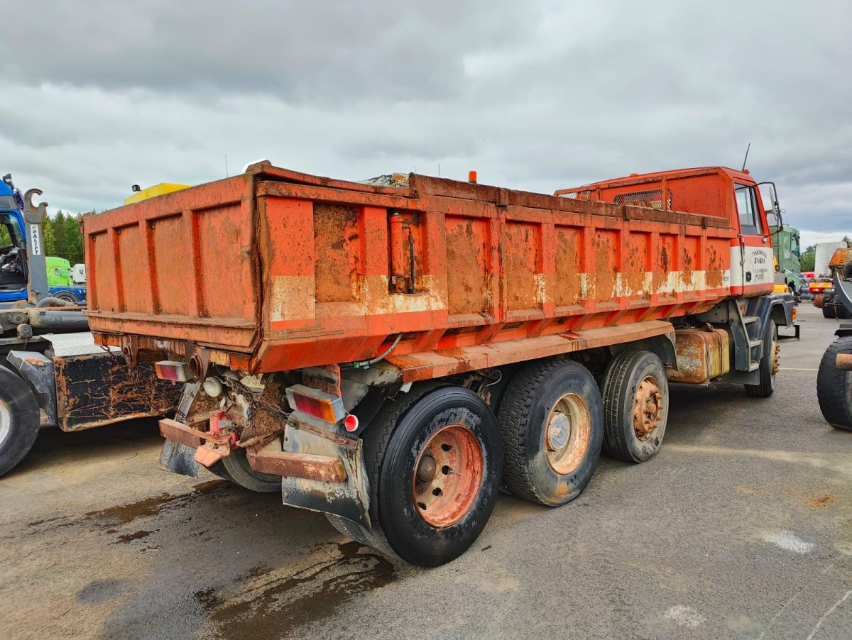 SISU SR300C 8X2 - Image 4