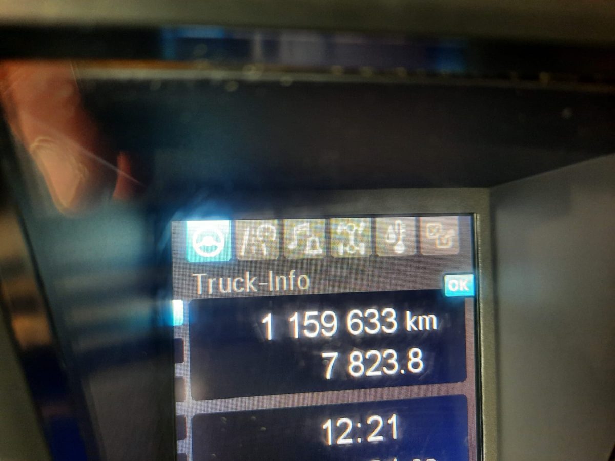MERCEDES-BENZ ACTROS 2551 6x2 4900 - Image 11