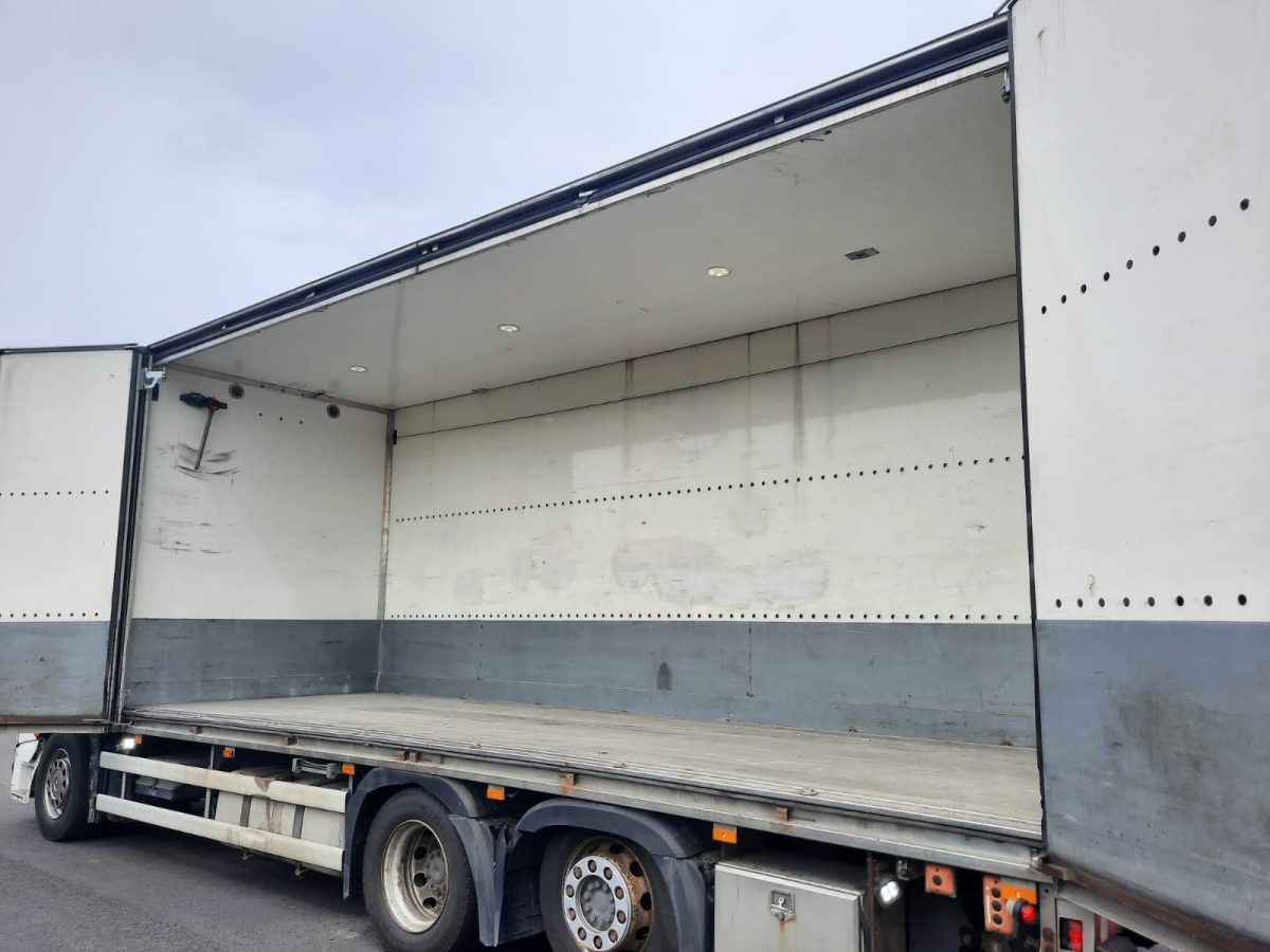 MERCEDES-BENZ ACTROS 2551 6x2 4900 - Image 6