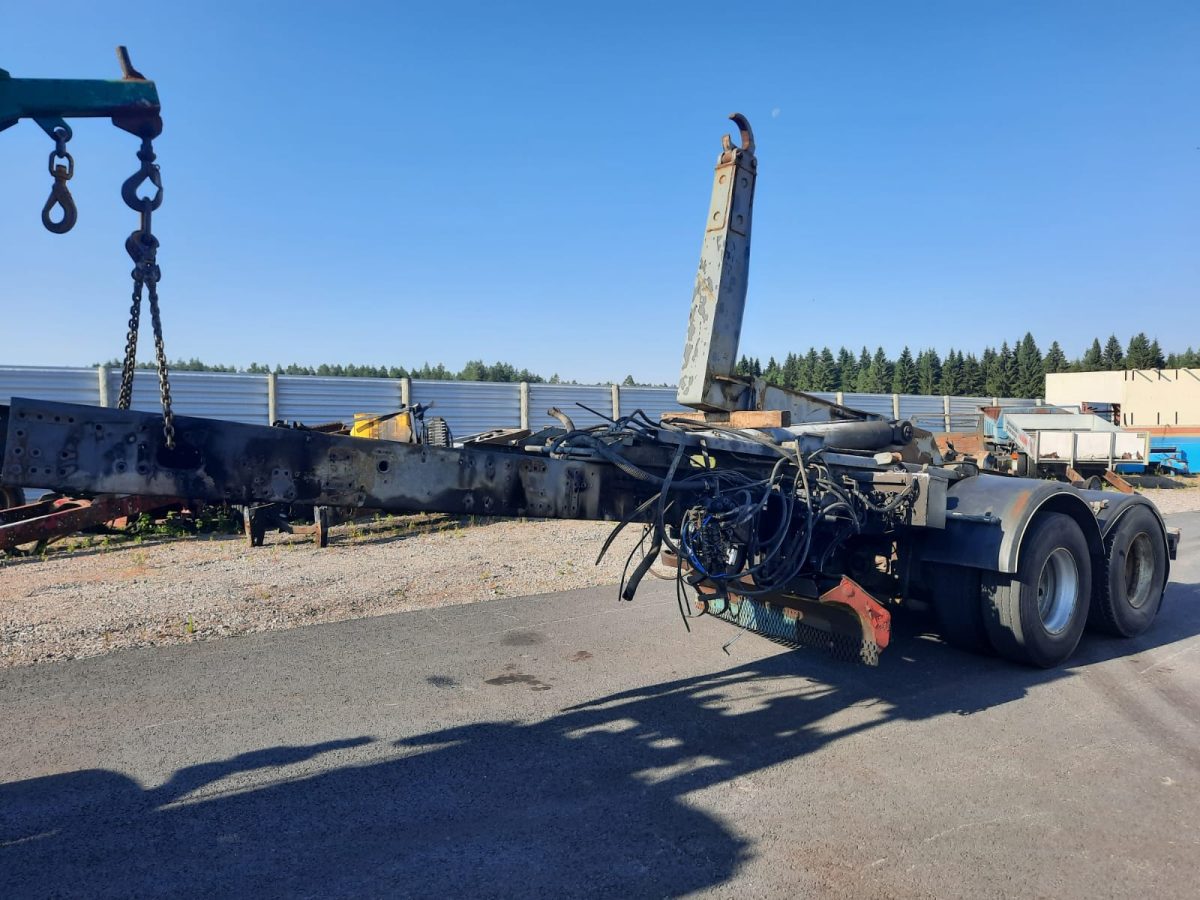 PERÄVAUNUAIHIO KOUKKULAITTEELLA JA ALATERÄLLÄ - Image 3