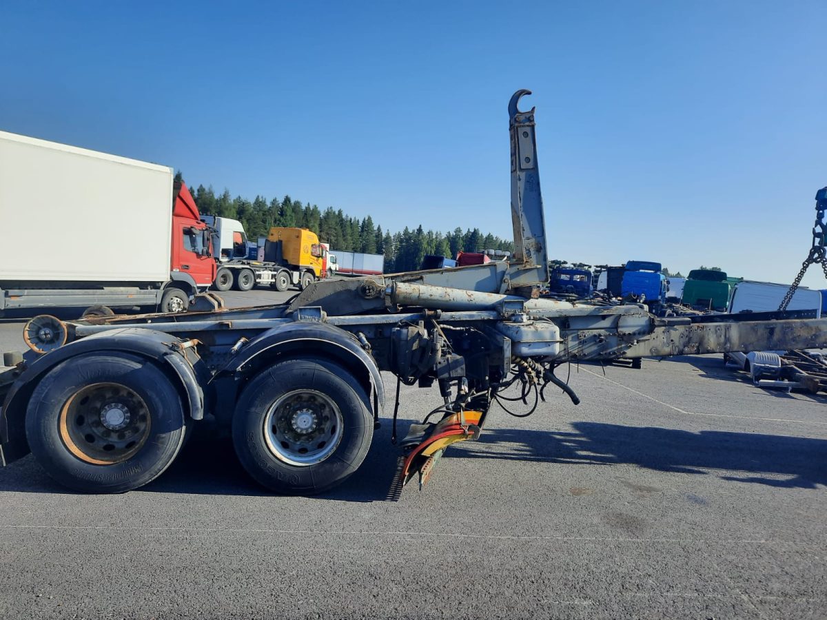 PERÄVAUNUAIHIO KOUKKULAITTEELLA JA ALATERÄLLÄ - Image 6