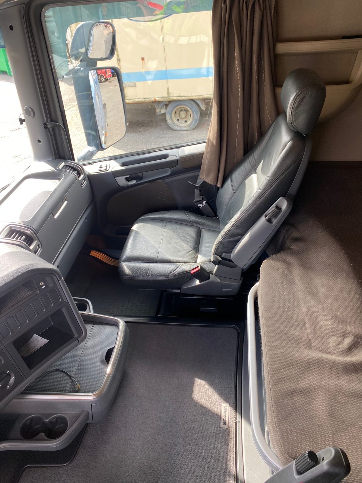 SCANIA R-560 6X2 3100 - Image 16