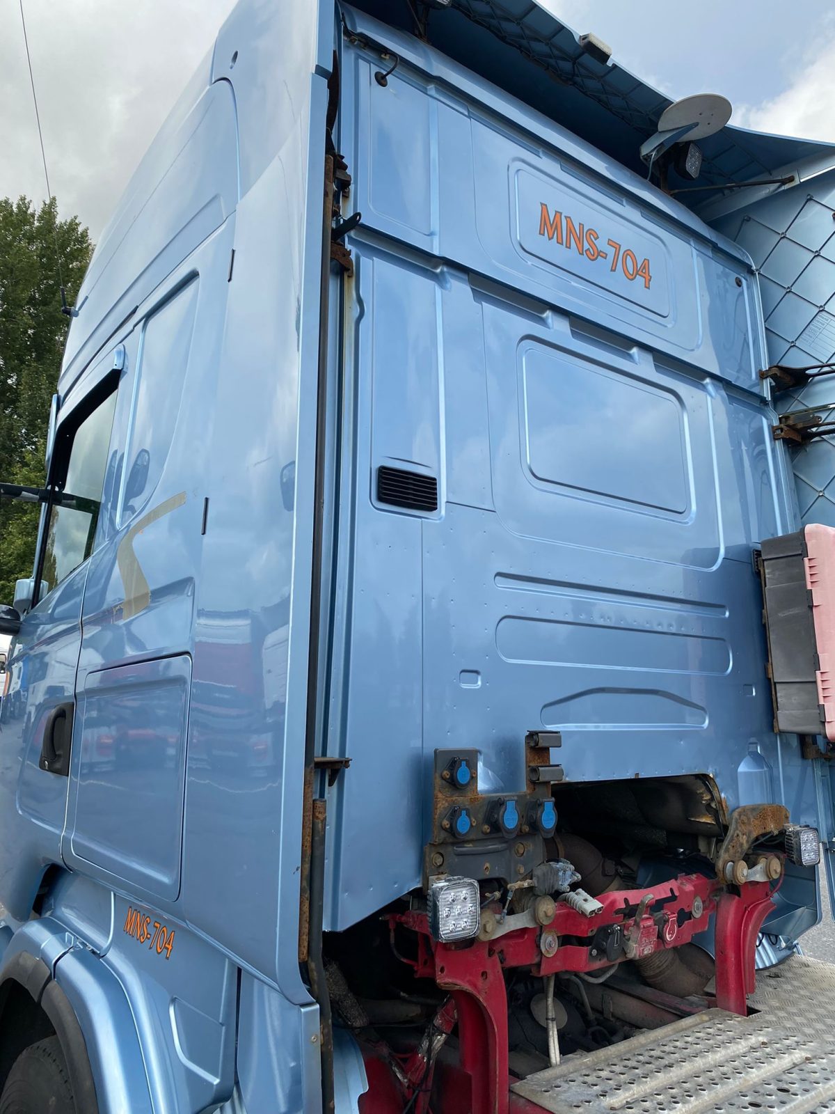 SCANIA R-560 6X2 3100 - Image 8