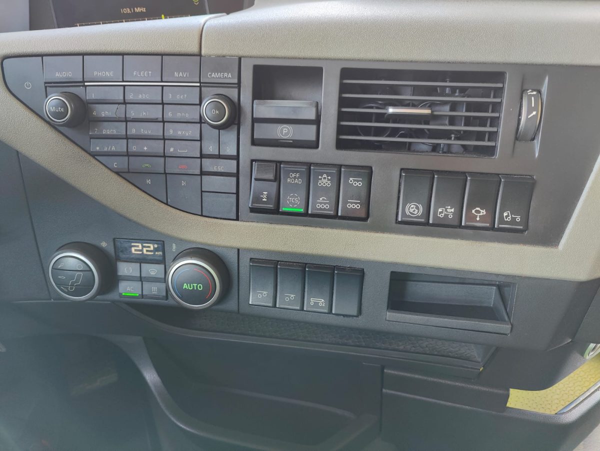 VOLVO FH-16 750 8X4 4900 - Image 23