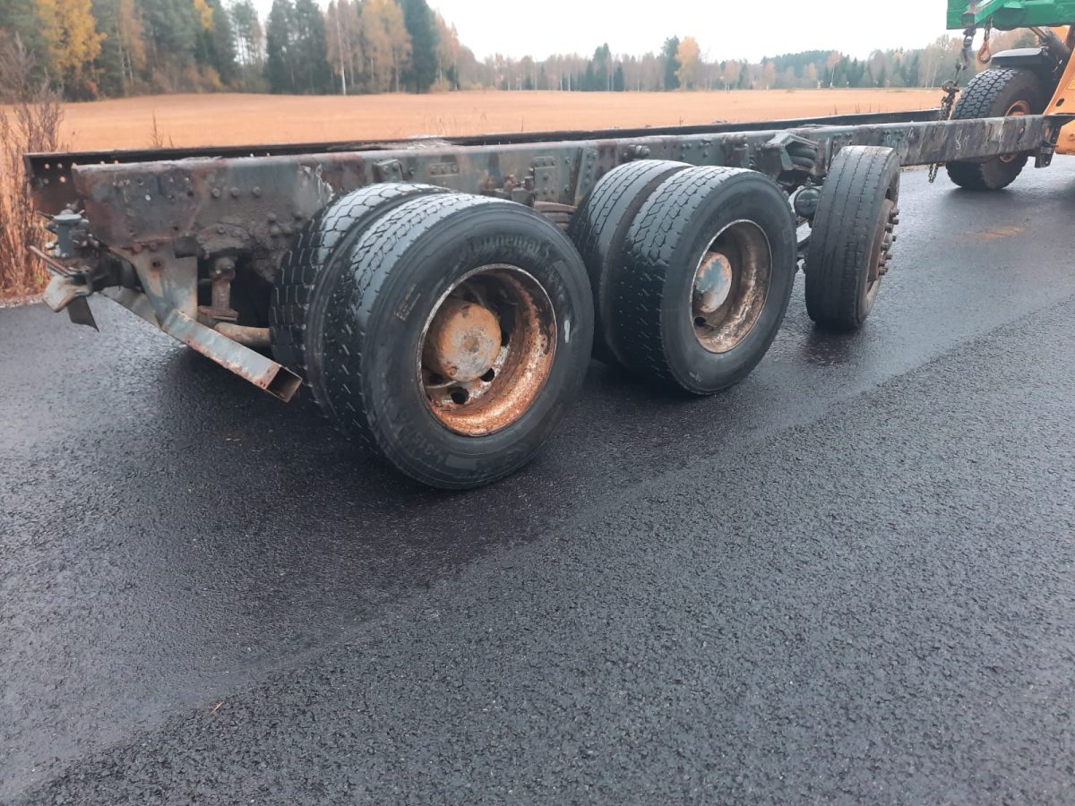 TELIVETOINEN TRAKTORIN PERÄVAUNUAIHIO, PITUUS 8 METRIÄ - Image 3