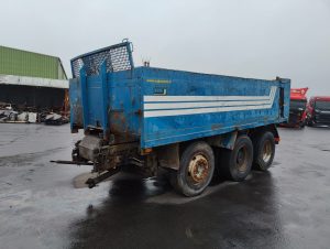 TRAKTORIN PERÄVAUNUAIHIO, Soralava kipillä