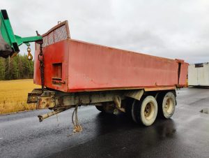 TRAKTORIN PERÄVAUNUAIHIO, Soralava kipillä