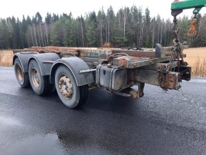 TRAKTORIN PERÄVAUNUAIHIO VAIJERILAITTEELLA