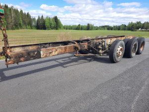 TRAKTORIN VETÄVÄ PERÄVAUNUAIHIO, PITUUS 8,0 METRIÄ