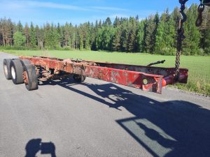 TRAKTORIN PERÄVAUNUAIHIO, pituus 8,2m
