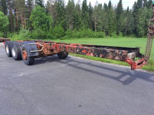 TRAKTORIN PERÄVAUNUAIHIO, pituus 8 metriä