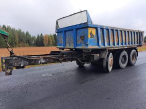 TRAKTORIN PERÄVAUNUAIHIO SORALAVALLA